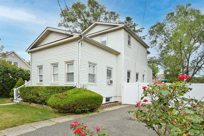 Immaculate Property Mint Condition With Porcelain Tiles & Hardwood Floor & Carpet. Updated Roof & Updated Siding, Updated Windows. Beautiful Deck For Large Family Entertainment, Nice Size Circular Driveway. Brand New Bathroom, Park Feel 100x100 Lot Size & Well Maintain Backyard For Great Entertainment. Fully Fenced Private Property. Close to Community Park, Highway & LIRR. Islip School District. Mint Condition.