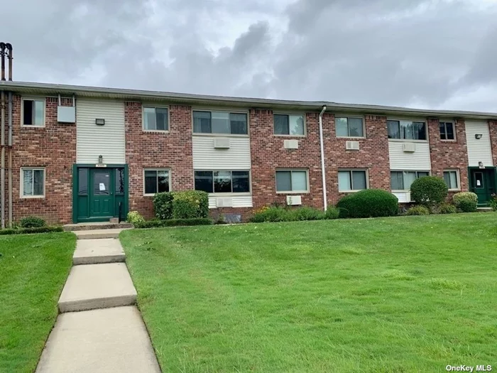 This 1 Bedroom Co-Op Boasts Gleaming Hardwood Floors, Stainless Steel Appliances, Raised Panel Doors, & Updated Bathroom. Maintenance Includes Care of Common Grounds, Snow Removal, Water, Trash, Heat, & Taxes. Enjoy the Lifestyle with Inground Saltwater Community Pool.