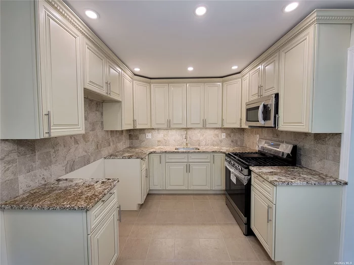 Fully renovated house. Amazing Kitchen (See photos); amazing park views; bicycle lane. 3 BR, 1.5 bath house in dist. 26 schools. Corner house, Semi-detached, private driveway and garage. Brand New 220 Electrical service.