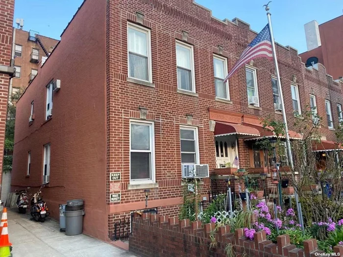 Location! Blocks Away from #7 Train! High Rental Income Area! All Kinds Restaurant, Shopping, Supermarket, Many Buses Around. Very Convenient ! Well Maintained Two Family Brick House! Great Potentials For Rental Income, Also Very Good Layout! Investor&rsquo;s Favor!