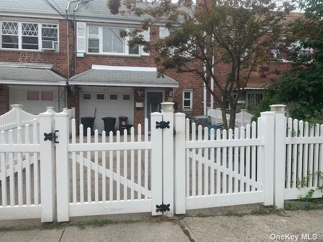 This gorgeous two dwelling house, AAA Condition! Move-in Condition, near whitestone , long island , grand central express ways 25 minutes to the city, near all malls, shopping areas and schools.