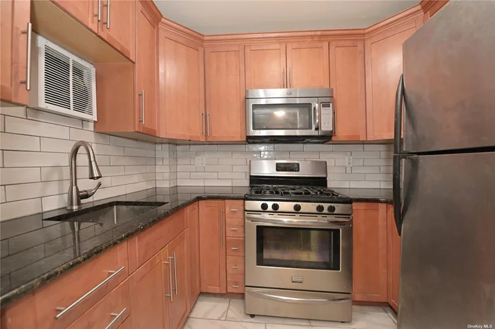 Renovated 1 bedroom apartment, hardwood floors throughout, stainless steel appliances, granite countertops. Great location! Just 2 blocks from the F train Briarwood station, close to buses, shops, restaurants, park and more. Water, heat, and taxes are included in the low maintenance fee.