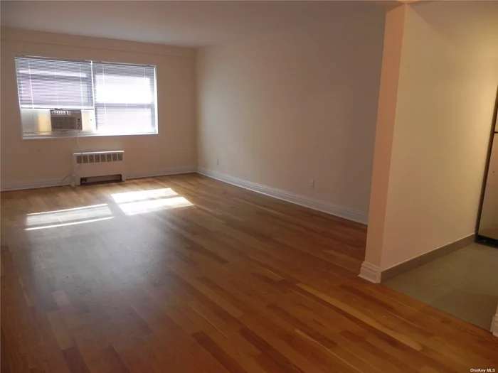 Great Neck. Large 1 Bedroom/1 Bath Apartment With Hardwood Floors Throughout, Beautiful New Bath And Renovated Windowed Kitchen (Stainless Steel Appliances, Gas Cooking, And Corian Counter-Tops). Heat Included. Parking Available (Additional $). In Very Close Proximity To Lirr, Shopping, Dining, And Much More.