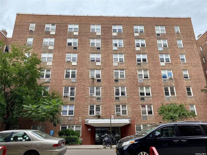 A Cozy Studio Cooperative Apartment in the heart of Flushing, Well-managed building, low maintenance fee. Conveniently located near bus, #7 train, shops, restaurants, and much more!
