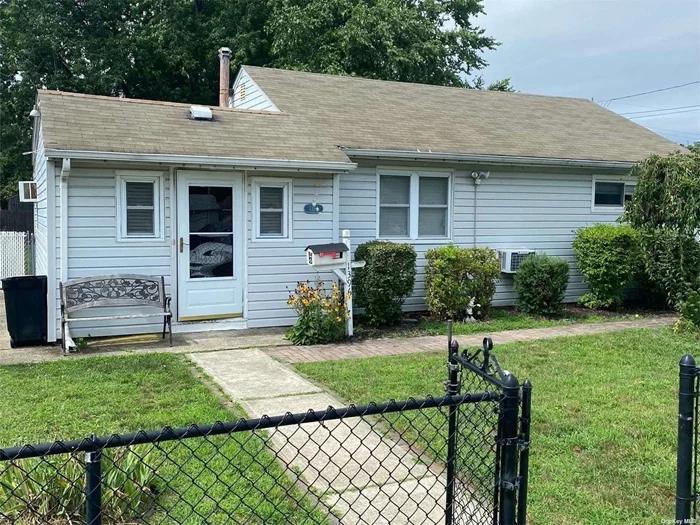 Very Clean Whole House Rental. Featuring Large Living room, 3 Bedrooms 1 Full Bath , washer, dryer, dishwasher, fenced backyard, Storage shed . all applications thru NTN. Tenant pays all Utilities , Lawn Maintenance and Snow Removal , Renters Ins Required .