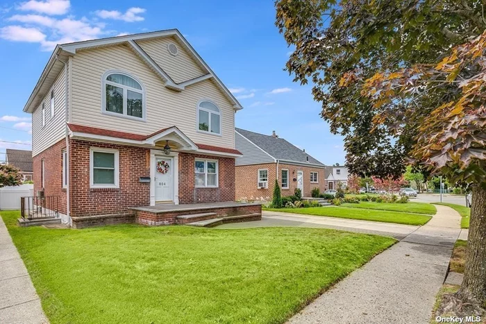 This fantastic expanded colonial in highly desirable New Hyde Park was recently renovated and is in a perfect location that is close to all. It boasts 4 spacious bedrooms 2 recently updated full bathrooms and a fully finished basement which is the perfect setting for entertaining or hosting the big game! Complete with a full wet bar, second refrigerator, 1/2 bathroom and plenty of space for the kids, this home is perfect for the entire family.