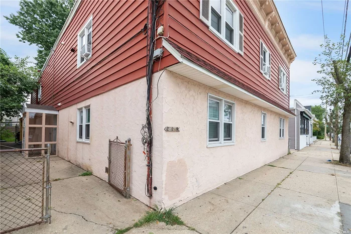 Recently Renovated 1 Bedroom Apartment in the Heart of Mineola. Directly Across From Willis Ave Elementary School. Walking Distance to Mineola Train Station, Mineola Bus Station & NYU-Winthrop Hospital. Chaminade High School Nearby. September 1st Move-In. 50 X 40 Foot Back Yard Usage for BBQ&rsquo;s, Etc.