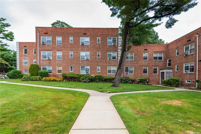 Lovely maintained development with beautiful grounds and landscape. This Unit has an updated kitchen with granite counter tops and new hardwood floors, updated bathroom .Monthly Maintenance Charges Includes Taxes, Heat, Hot Water, Water, Landscaping, Snow Removal, Sewer, Building Insurance & Trash Collection. Close To LIRR, Bus, School , Park & Shops, fantastic location ! Must See!