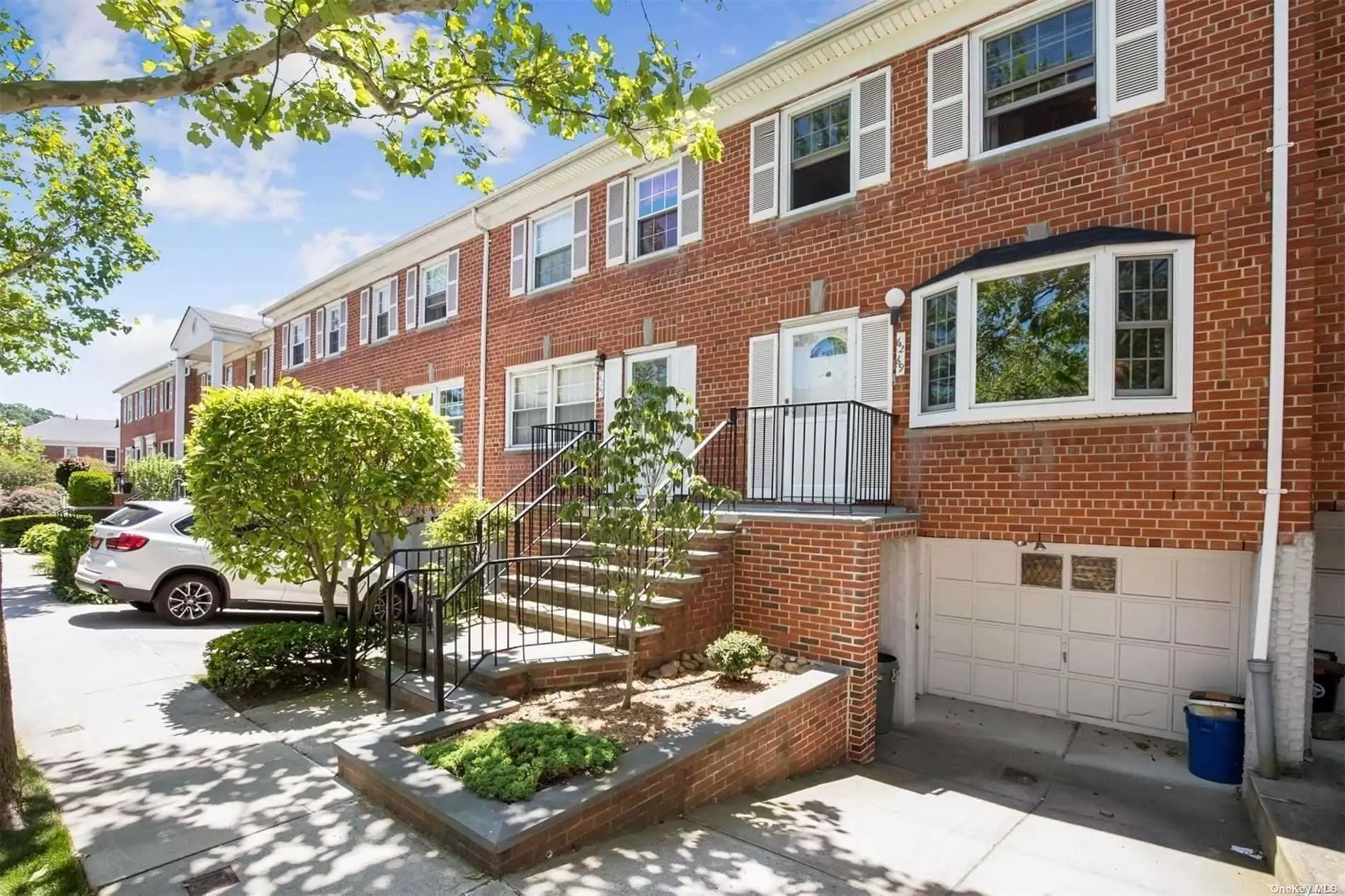 Beautiful 3 bedroom with updated bathrooms, all new Anderson windows and doors. Large bay window in living room. Bedrooms freshly painted and hardwood floors recently refinished. Unit overlooks pool. Close to shopping and public transportation.