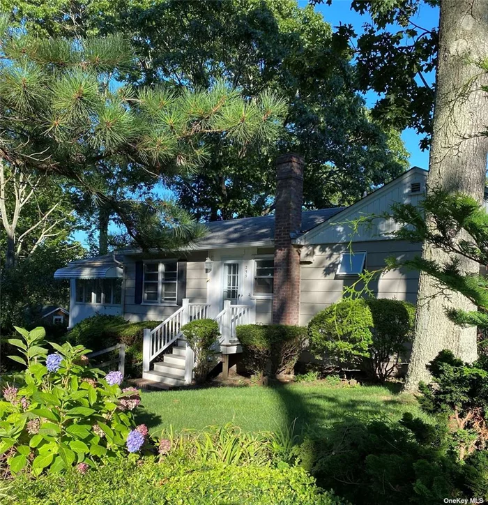 Charming Beach Cottage. Completely Renovated- 2 Bedrooms, 1 Bath, Living and Dining Room, Basement with Laundry. Wonderful Enclosed Porch with Water-Views. 200ft to Beach and Park.