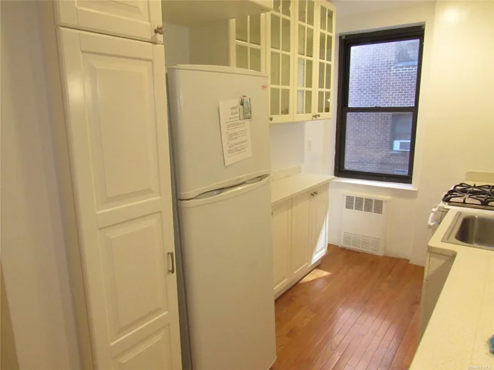 Lovely Renovated One Bedroom. Beautiful kitchen, bath and hardwood floors. Very short distance to 71st Continental E, F express trains, M & R locals and Long Island Rail Road. Lovely Austin Street shopping nearby.