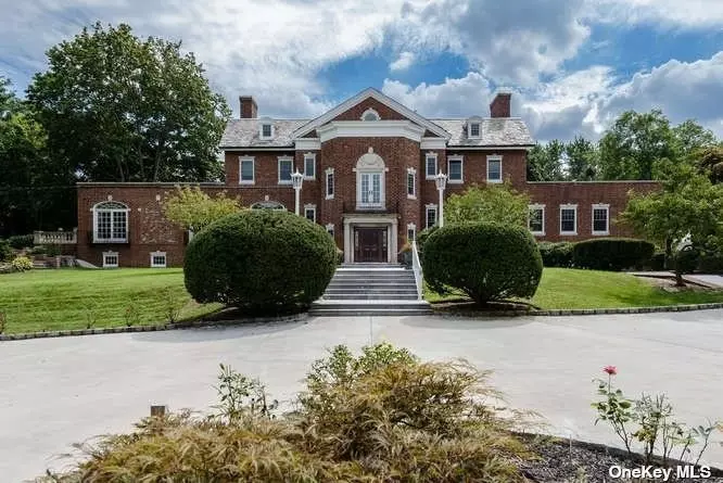 Magnificent Georgian Manson Built By Notable Brooklyn Builder Willian Kennedy. High Ceilings, Custom Crown Moldings Architectural Details Throughout. Completely Remodeled Around 7000 Sqft Of Luxurious Living Set On The Highest Elevation In Syosset. 2 Master Suites. 3 Bedroom/ Full Bath , 4 Fireplaces, Shy 2 Acres , Pool, Ross Garden. A Must See.!!!