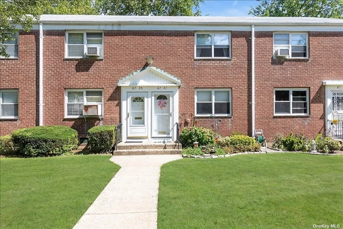 Beautifully Renovated 2 Bedroom Duplex Co-op In Bell Park Gardens For $399, 000. Ready To Move Into With Kitchen With Quartz Countertops, Hardwood Floors, Attic Storage, An Updated Bathroom, Laundry In Unit & Rear Patio! A Great Quiet Courtyard Location, Close To Shops, Transportation & Schools.