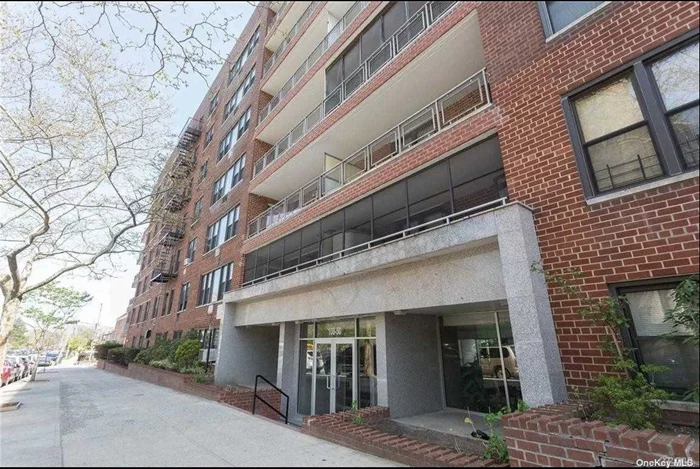 Sponsor unit, no board approval needed. Well maintained large alcove studio over 600 square feet. close to major highways, public transportation, shopping, restaurants and Flushing Meadows Park. live in super and full time porter. laundry rooms in building. credit and background search required.