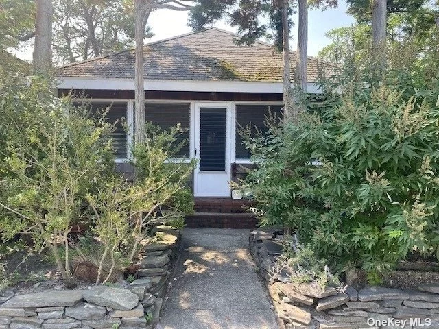 Charming Classic Fire Island Cottage! Includes Private Deck, Separate Entrances, Outside Shower, 4 Bikes, 5 Beach Chairs, Beach Umbrella, And Wagon!