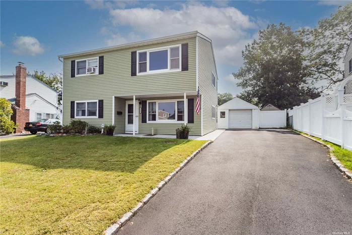 5/4 Colonial in Plainedge S/D #18. Party yard with pond and gazebo. Total reno & EXPANSION in 1987, Solar Panels-SAVE $$$ Leased At Only 133.00/month
