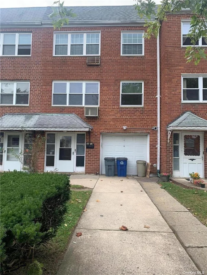 Newly renovate, large 2 Br appartment on the 1st floor. Open L/shape Lr, Dr, Eat In Kitchen. 2 good size Br, 1 Full Bath. Small balcony from the Br to the backyard. Private backyard.