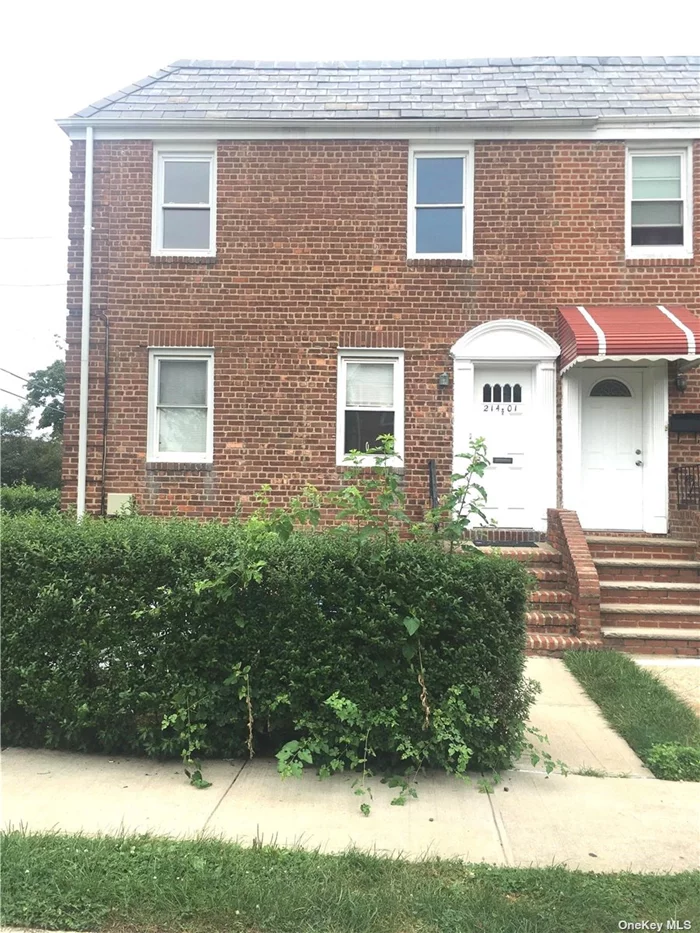 Very nice 2 bedrooms apartment on the 2nd floor. Great location, Near LIRR, & Bell Blvd.