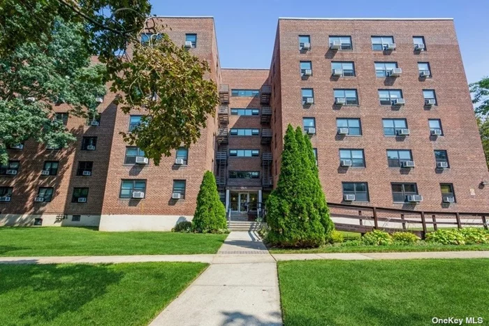 Come see this spacious, top floor, corner 1 bedroom with an updated bathroom and hardwood floors throughout. This unit is sunny, quiet - on the end of a cul-de-sac and on the 6th floor (no neighbors walking above you). Windsor Park has a lovely pool (membership required) on-site security and maintenance, healthy financials and it&rsquo;s close to highways, shopping, schools and public transportation. Call for an appointment!