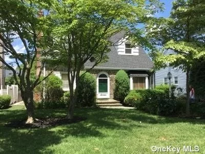 Welcome HOME...set.beautifully on pristine and private property in the Prestigious Presidential section of Glen Cove. This is the suburban lifestyle you have been looking for. Room for office and so much more. Near all beaches, park and schools.....