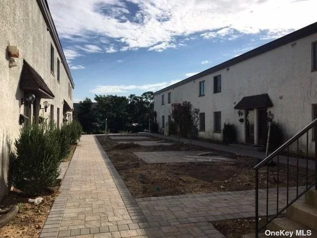 Second Floor Studio Apartment with Brand New Kitchen and Full Bathroom. Courtyard is in the Process of Repaving and Replanting. Laundry Facility on Premises.