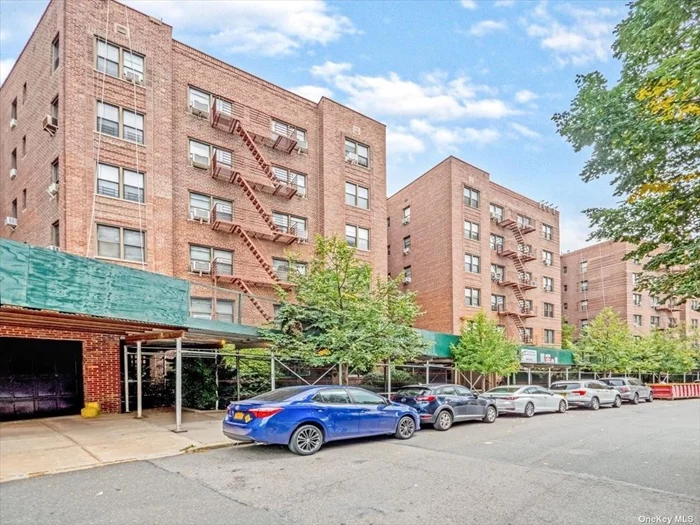 Bright and spacious one bedroom apartment in a virtual doorman building. Located one block from Austin St. making it walking distance to everything, including the train, LIRR, bus, gym, stores, restaurants and school. The apartment features a separate dinning room making it perfect for entertaining and hosting dinner parties. Call to schedule a showing.