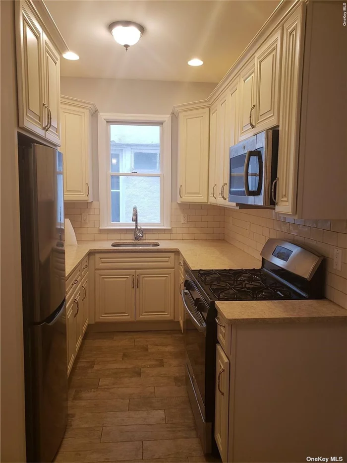 1st Fl of a 2 fam Detached, less than 2 years all gutted: pluming, electric. Excellent condition 4.5 apartment, 2 bedrooms :10x13 & 11x9.5. LR/DR eff kitchen w/SS Appliances, 3 ACs, WASHER &DRYER , full bath, very bright place, high ceiling, 2 walk in closets plus other 3 (total 5). Spacious foyer , ceramic tiles floors, plenty of windows/very bright unit. Very convenient to :public transportation, shopping, banks, restaurants, PS 87, near Juniper Park.