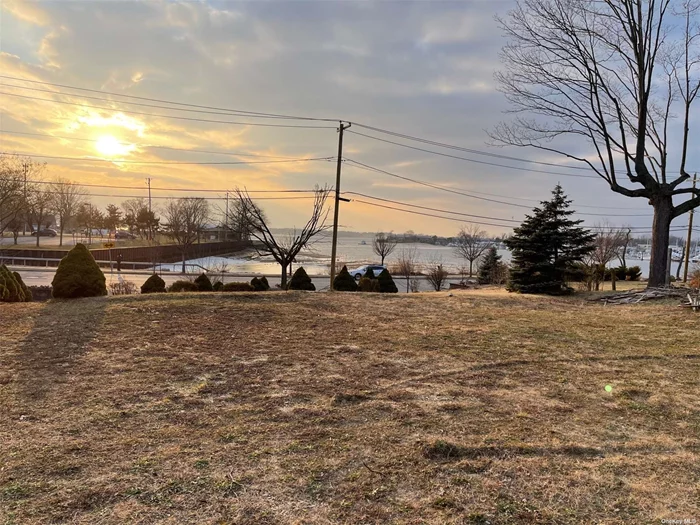 A Vacant Corner Lot with Stunning Water Views, an opportunity to Build Your Dream House. This Rare and Luxurious Lot is located in the Heart of Port Washington. Near to Marinas, Shopping Centers, Parks, Waterfront Restaurants and PW LIRR Station. 35 min Train to NYC.