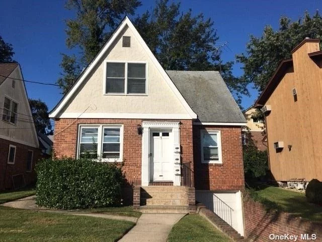 Second Floor 1 Bedroom Apartment on Quiet Street in Manorhaven. Steps Away From Manorhaven Community Beach, Pool and Park. Street Parking Only.