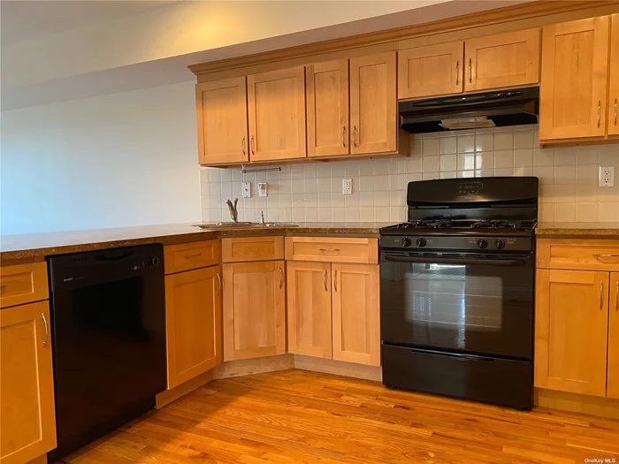 Amazing light and bright corner apartment. Perfectly finished hardwood floors. Granite counter tops in the kitchen. Large bedroom with corner windows. Spacious bath with tub shower. Very Clean. Rooftop shared deck. In building laundry system. Radiant floor heating.