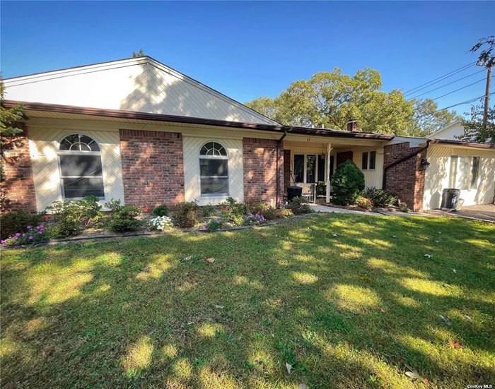 Beautiful 3 Bed 3 bath spacious ranch with cathedral vaulted ceilings. Stunning arched windows, granite countertops, stainless steel appliances, EIK. Roof is 5 years old, IG Pool, Screened porch that leads to the backyard. This house has great bones and has a nice entertainment layout. Can be used as a mother-daughter house. The yard has an abundance of space. A must see!!!