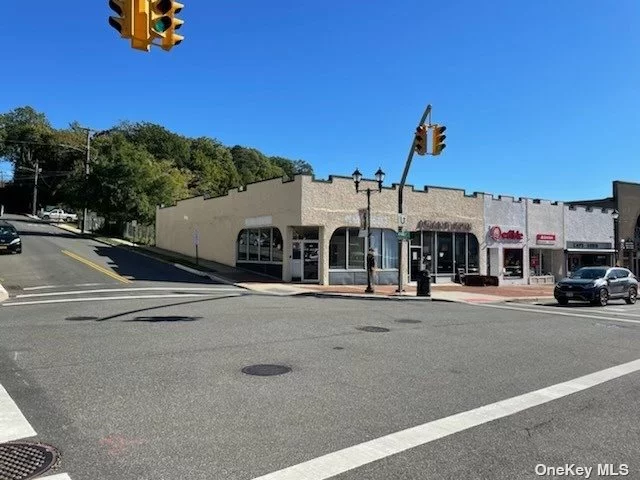 Corner Retail space available, 1700 SQ FT. Located across a busy shopping center with tenants Staple and pet smart . Great Location for any kind of business