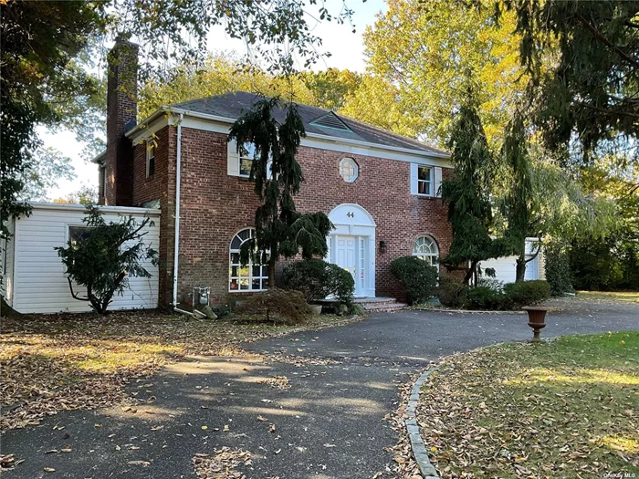 Beautiful brick central hall colonial situated on the most prestigious village of Great Neck Estate which has its own police and waterfront park. Large kitchen with a separate breakfast area with an access to patio and the park liked backyard. Spacious living room with a fireplace and two french doors open to the office/bedroom, and to the large family room. A full bathroom on the first floor. Master bedroom and 2 large bedrooms and a full bath on the 2nd floor. Full finished basement with entertainment center and a lot of storage rooms. Great Neck North/South school option. Saddle Rock elementry school.