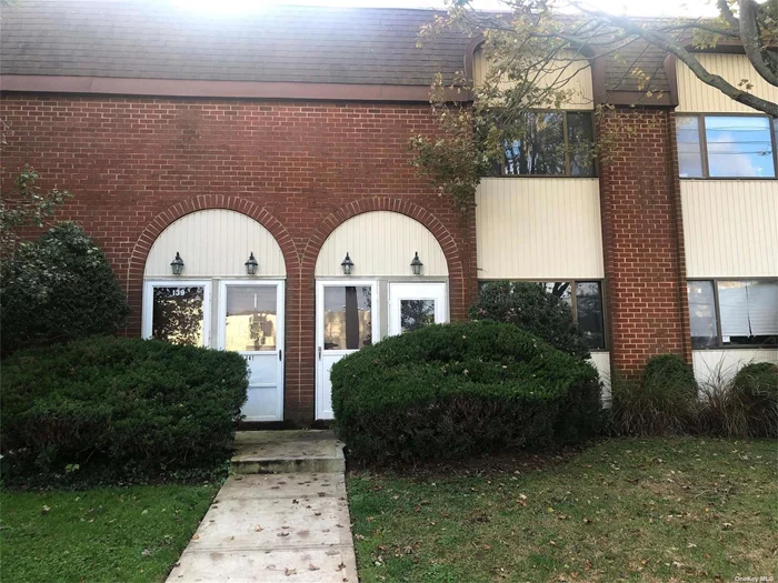 Move Right In!!! Gut renovated 1 Bedroom & 1.5 Baths, Separate entrance, central air conditioning, dishwasher, washer/dryer in unit, gleaming hardwood floors, recessed lighting. Garage parking is $95/month. Full-time Super. Close to Railroad, Shopping & Houses of Worship.