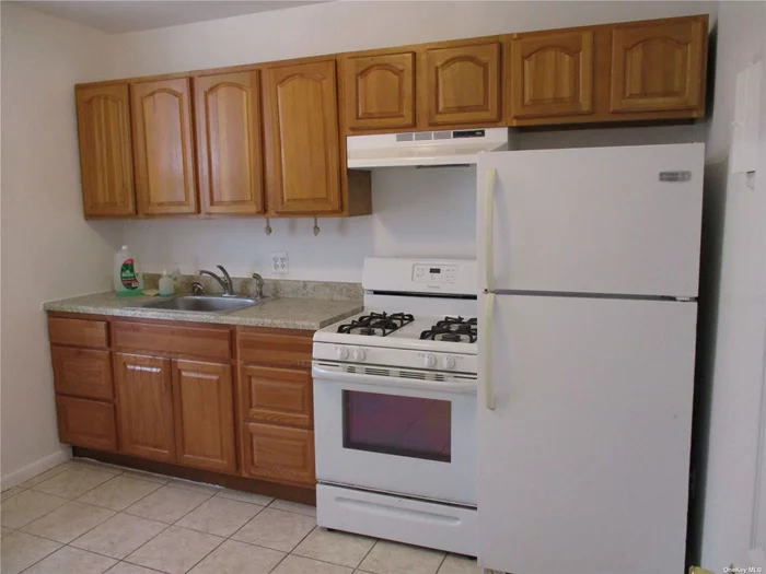 Large 5 room 2 bedroom apartment in Middle Village. Near shopping and public transportation and near M train.