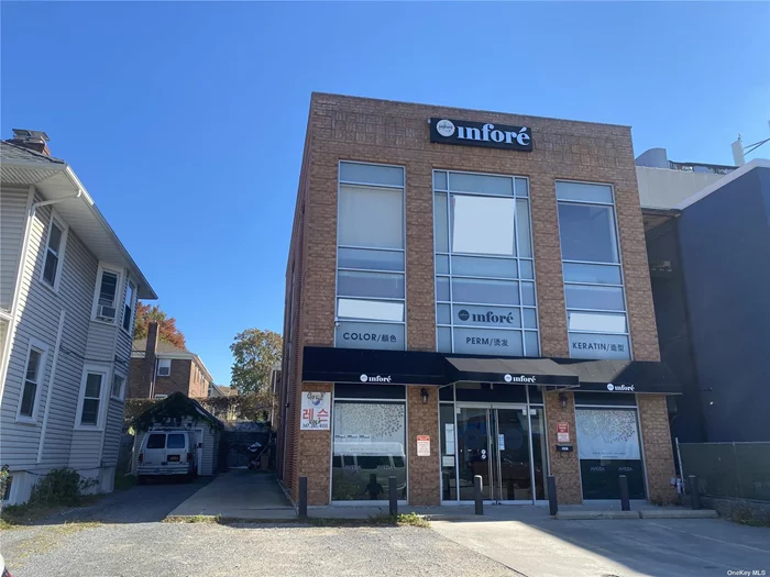 Flushing/Murray Hill 2-story commercial building on 3, 900+ SF lot. 4-car parking spot in front. Space is ideal for variety of business. Located close to residential neighborhood and only steps from Northern Blvd the commercial/retail street in North Flushing. R5B/C2-2 zoning.