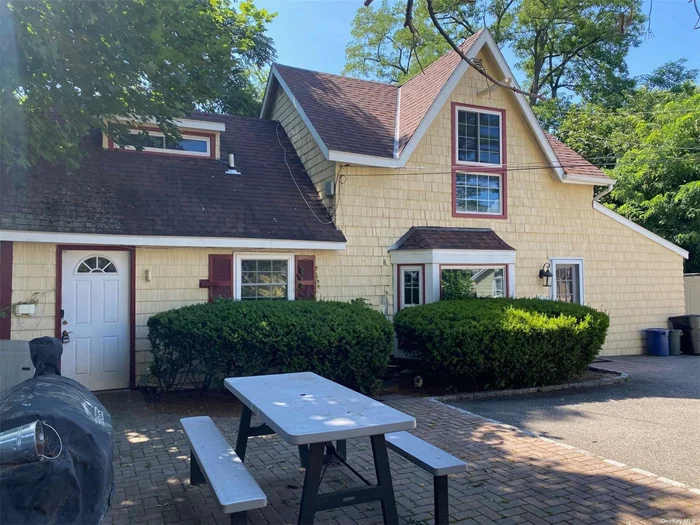 Private Cottage with hardwood floors and off street parking for 2 cars in driveway. Large Open layout with lots of natural light and shared patio for bbq and entertaining. Located in the heart of town near Library, town dock, Main Street, and LIRR port washington station. Virtual 360 tour available along with floorplan