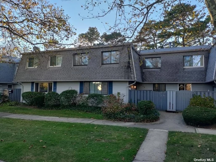3 Bedroom, 1.5 Baths in Windbrooke Homes Condo Community. Features Pool, Club House, Playground and Dog Park. Unit fair condition with updates recommended. Close to LIRR, Parkway and shopping. Home living without the headaches.