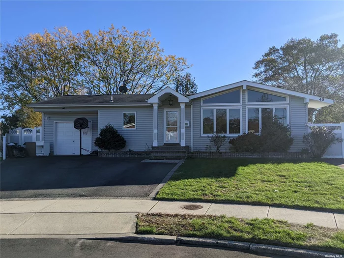 Mint And Modern 4 Br 3 Bath Ranch Located In Cul De Sac. 1st Floor Features 4 Br 1 Bth, Beautiful Gas Eik, Large Family Rm And Large Living Room. Full Finished Basement With Lots Of Storage And 2 Additional Bathrooms. Easy Access To Highways And Shopping!