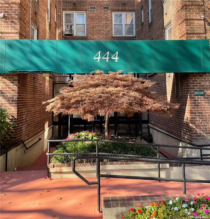 Spacious one bedroom, top floor, corner unit! Oversized LR/DR with excellent closet space and lots of potential to make your own.