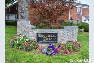 2 Bedroom Upper Unit in Prime Courtyard Location, Close to Reserved Parking. Move in condition with updated kitchen, new rugs, and paint. Highly Desired ANIMAL FRIENDLY Community with Gym, Game Rm, Laundry Rm, Playground, Free Storage & reserved parking.