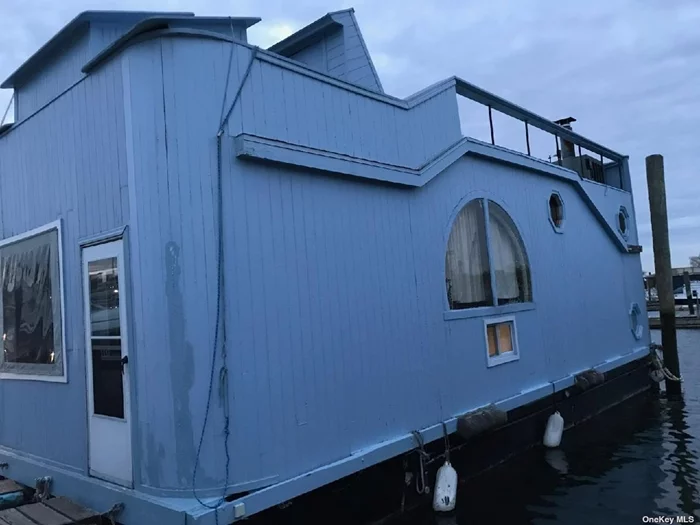 Houseboat Sundance style features 2 bedrooms, 1.5 bath, living room, EIK, oil furnace (275Gal oil tank), fireplace, washer/dryer. Needs TLC. Sold in &rsquo;as is&rsquo; condition. Slip fee is $1, 000/Month. Cash transaction only. Available for immediate occupancy!!