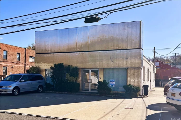 Professional office space available for lease, approx. 1, 000sf with additional 400sf storage area on 2nd floor. 4 parking spaces available. One block away from Northern Blvd, n20, Q12, Q36 QM3 bus stops, 0.5mi to Great Neck LIRR Station.