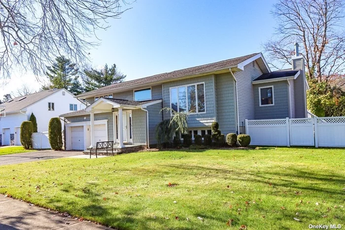 Welcome to this spectacular expanded midblock home located in the Jericho SD. The home is beautifully updated inside & out w/3400 sqft. features a spacious Entry Foyer that leads to an open layout consisting of a FDR, kitchen and FLR. 1st floor features exceptionally Hi vaulted ceilings, raised panel woodwork, Hw floors, crown molding & a double sided gas Fireplace btwn the kitchen & LR. The Chef&rsquo;s kitchen includes a 4 stool Center Island w/microwave, warming drawer, storage cabinets & display area. A wine cooler & additional cabinets w/display areas wrap around all the appliances thru-out the kitchen; Master Suite w/2 huge closets, trey ceiling & full Bathroom, 2 generous size family Bedrooms and main Bathroom complete the main level. Potential Mother/Daughter! Spacious lower level offers a cozy Den for family relaxation, plus 2 additional Bedrooms, full Bath, homework/PC room, Laundry Room, workout/gym & so much more! Fenced in property w/low taxes! Cantiague Elem. A Move-In !!