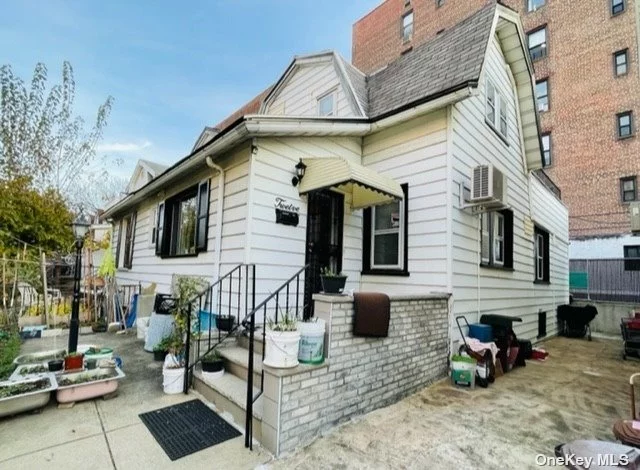 Beautifully Maintained One Dwelling Home In Sheepshead Bay. Two Minutes Away From Train Station(B/Q) And Buses(B36/B68/B4/B49), Minutes Away From Restaurants/Grocery Stores/Shopping/Schools And Etc.