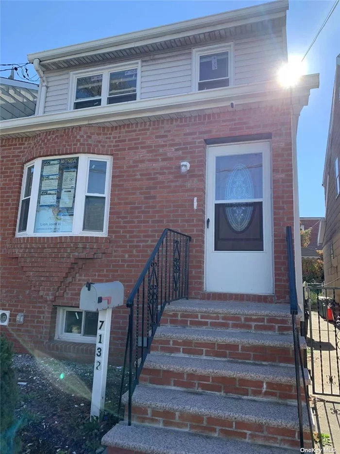 Newly Renovated Property With One Master Room With A Full Bath. One Bathroom With Bright Window. There Is A Window In The Attic Too. All Appliances Are New. Easy Parking And Convenient For Everything (Transportation, Supermarket, Etc.)