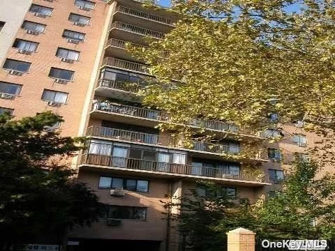 hi rise building in Flushing downtown ,  2 bedroom apartment with balcony, new painting excellent condition washer and dryer in the unit, convenience to all, parking space available