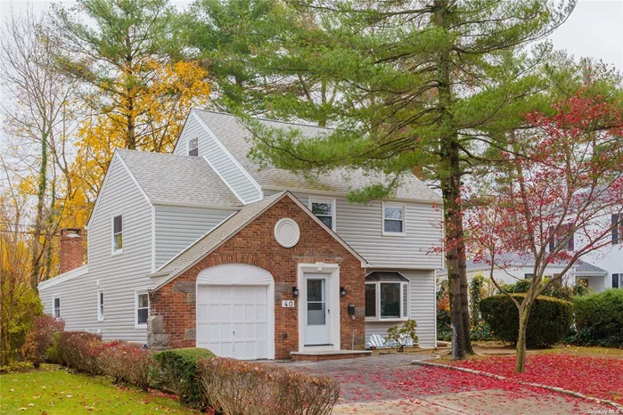 Totally Renovated 4 Bed, 3.5 bath, approx 2350 sqft. First floor includes Master Bed w/ full bath, powder room, Open floorplan, updated kitchen leading to backyard. Great for entertaining guests. 2nd Floor includes 3 beds with 2 full baths. 3 blocks to train station. Close to all. Munsey Park Elementary School, Manhasset Secondary School.