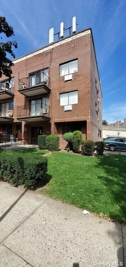 Spacious 3 Bedroom/ 2 Bathroom Apartment For Rent in Woodside. The Unit Features Bright Living Room, Large 3 Bedrooms, New Large Kitchen with Stainless Appliances, 2 Bathrooms, Private Balcony, Ample Closet Space and Hardwood Floors Throughout. Excellent Location, Close to Public Transportation.