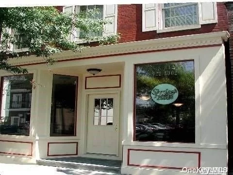 sunny Federal Style brick building in prime downtown location. CAC, new windows. Tenants pay their own utilities, parking for 6.